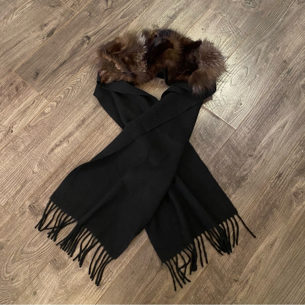 Ryan NewYork fox Fur trimmed scarf - Picture 3 of 11